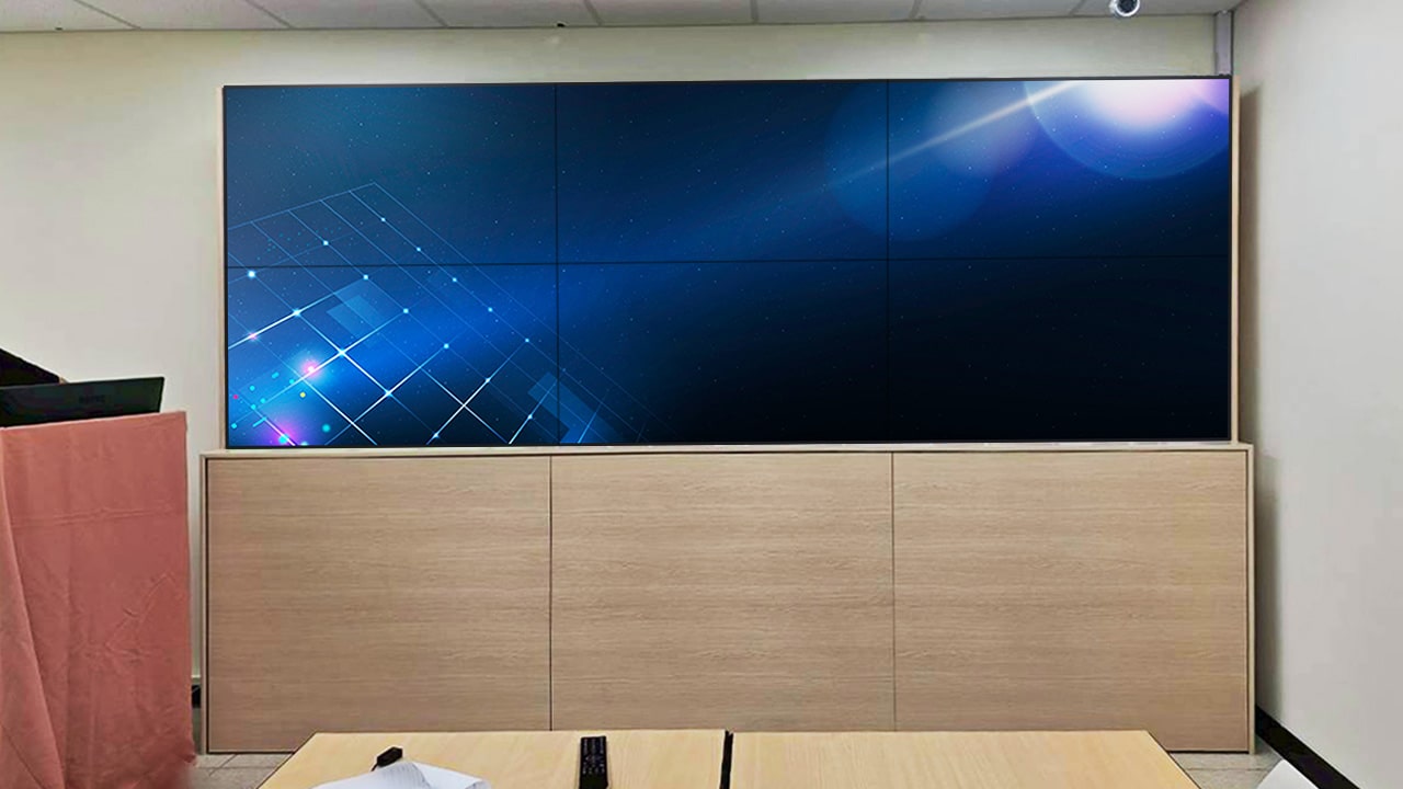 鴻準精密工業 × 廣迅媒體｜拼接電視牆結構固定設計