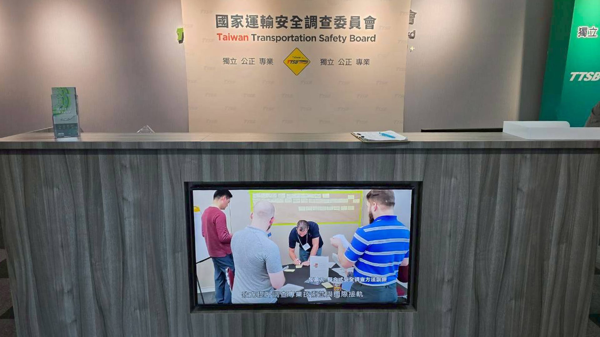 led-video-wall-information-display